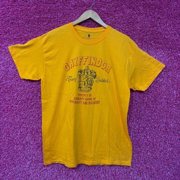 Harry Potter Gryffindor Team Quidditch Tshirt Size medium - Picture 1 of 4